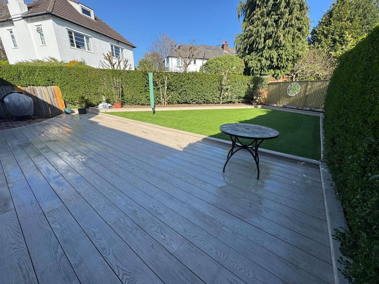 If you love your lawn but don’t want the mess, mud or maintenance then artificial grass is a perfect option for you.
Artificial grass gives you the perfect lawn from day one without the hard work.
Year around the kids and pets can play on it, You can sit out on it, sunbathe on it and enjoy its lush good looks in all weathers – so it doesn’t matter if we are in the midst of a hot dry spell, or a wet summer like we frequently have!